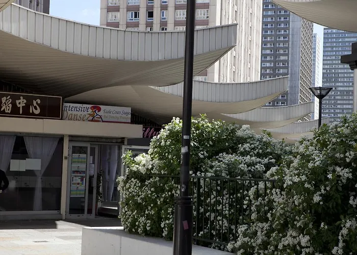 Oops! Latin Quarter By Hiphophostels