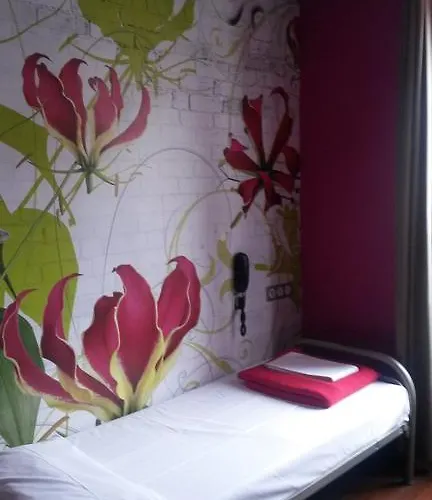 Oops! Latin Quarter By Hiphophostels *