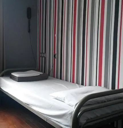 ウープス! ラテンクォーター バイ ヒップホップホステルズ パリ