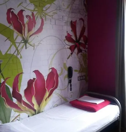 ウープス! ラテンクォーター バイ ヒップホップホステルズ *