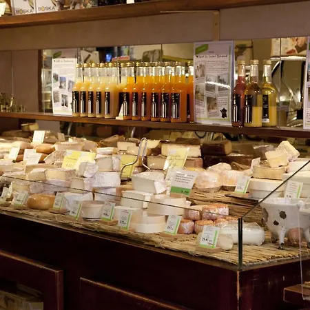 ウープス! ラテンクォーター バイ ヒップホップホステルズ ホステル パリ