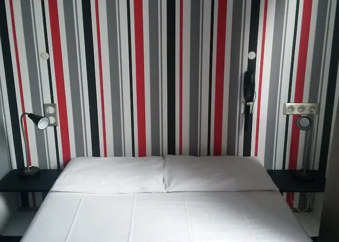 Oops! Latin Quarter By Hiphophostels Хостел