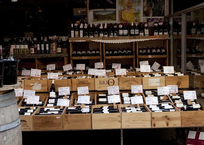 Oops! Latin Quarter By Hiphophostels *