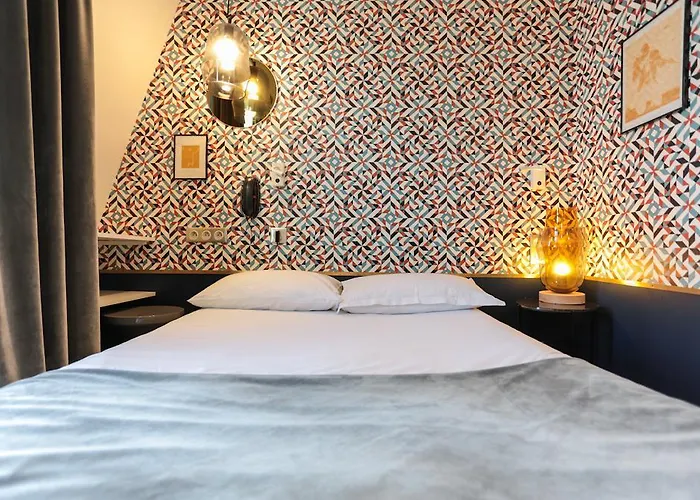 Oops! Latin Quarter By Hiphophostels